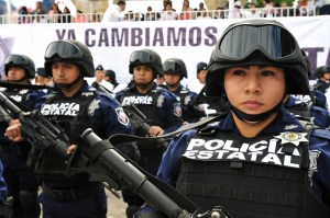 Apenas el pasado martes, estuvo en el municipio de Emiliano Zapata, en El Lencero, Miguel Osorio Chong-de Gobernación-para la graduación de 883 nuevos elementos, 245 de la séptima generación y 404 de la octava, al igual que 220 que cumplieron con el Curso de Policía Municipal Acreditable.