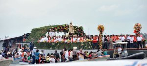 Paseo de la Virgen de la Candelaria por el Río Papaloapan, en las festividades de Tlacotalpan. "Y por todas las generaciones me llamarán bienaventurada", Lucas 1, 48.