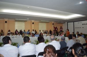 La Secretaria Estatal de Protección Civil, Nohemi Guzmán Lagunes instaló este jueves de manera formal en la sala de Cabildos, el Consejo Municipal de Protección Civil en presencia del alcalde de Coatzacoalcos, Joaquín Caballero Rosiñol, ediles y funcionarios de las fuerzas armadas y del Ejército