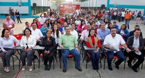 El munícipe visitó 3 escuelas de la colonia Ampliación López Mateos, donde se comprometió con más obras
