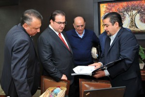 •Se reúne el gobernador Javier Duarte de Ochoa con el director de Liconsa, Héctor Pablo Ramírez Puga Leyva