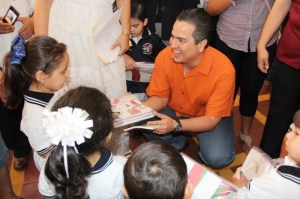 El munícipe presidió honores a la Bandera en 3 escuelas de la ciudad