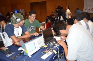 Estudiantes del Tecnológico de Xalapa diseñaron un modelo sistemático de Detección y Localización de Fugas en Tuberías de Pemex, durante el pasado Hackaton Coatzacoalcos 2014, realizado en el Centro de Convenciones.