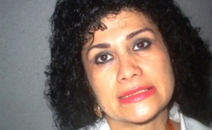 La regidora Isabel Morales Aguirre, de la comisión de ornato, parques y jardines de Minatitlán.