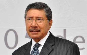 Felipe Amadeo Flores Espinosa presentó su renuncia, por motivos personales, al cargo de Procurador General de Justicia del Estado