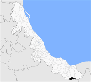 El territorio de Uxpanapa es un extenso valle situado a una altitud promedio de 38.25 msnm sin que existan elevaciones de importancia en su territorio. El municipio es atravesado por numerosos ríos, siendo el principal el río Uxpanapa, que da su nombre al municipio y al valle en que se encuentra asentado, además se encuentran los ríos Juanes, Utuapa, Santo Domingo, Pedregal, Tonalá, Nanchital, Chocamán, además de numerosos arroyos como el Alegre, Jaltepec, El Remolino y existen también lagunas como la Laguna El Manatí, la Laguna La Merced, la Laguna San Pedro y la Laguna Tecuanapa. Hidrológicamente el territorio pertenece a la Cuenca del Río Coatzacoalcos y a la Región hidrológica Coatzacoalcos.