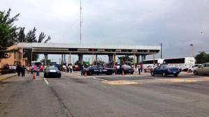 Por momentos, el acceso al puente por las casetas era abierto.