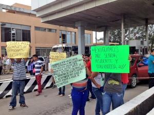 Con pancartas, reclamaron el hallazgo con vida de sus desaparecidos.