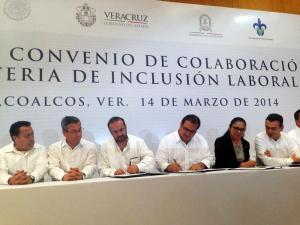 En la firma del Convenio en Materia de Inclusión Laboral entre la Universidad de Veracruz y el Gobierno de Veracruz