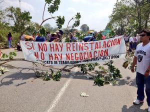 se sumaron al bloqueo, trabajadores de Jáltipan que fueron despedidos del ayuntamiento