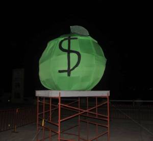 así lucía el limón antes que le dieran su "limonazo" con fuegos artificiales.