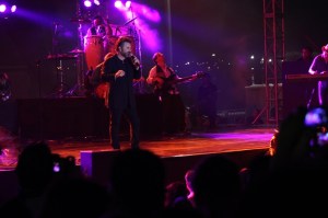 El ex marido de Lucero enamora a Coatzacoalcos con sus más bellas canciones.