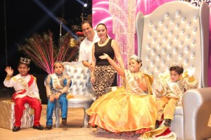 La Corte real del Carnaval fue coronada anoche.