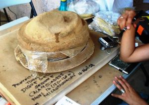Estas son las piezas arqueológicas encontradas en el dique. Vasijas de barro olmeca.