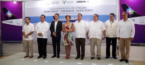 Presentes en la inauguración de la nueva ruta aérea de Veracruz, acompañados por la Presidenta del DIF Estatal, Karime Macías Tubilla; de izquierda a derecha, el presidente de la Asociación de Hoteles y Moteles, Fernando Ortiz González; el Secretario de Turismo Y Cultura, Harry Grappa Guzmán; el director comercial de Volaris, Holger Blankenstein; el alcalde de Veracruz, Ramón Poo Gil; el diputado local, Alfredo Gándara Andrade; el administrador del Aeropuerto Internacional General Heriberto Jara, Simón Salazar Antón, y el titular de la Cámara Nacional de la Industria Restaurantera y Alimentos Condimentados en la zona conurbada (Canirac), Guillermo Bouchez Gómez.