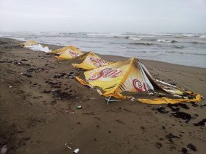Las marejadas arrasaron con todo en la playa.