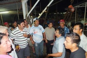 Casi se arma el pleito entre usuarios con los empleados del ferry.