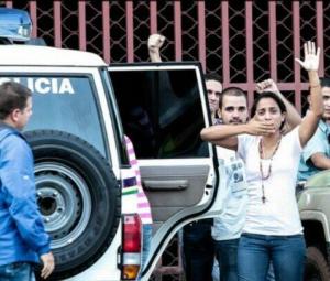En su detención, por parte del gobierno venezolano. Su Fe nunca la abandonó.