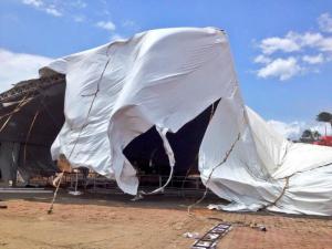 Se cancela hoy la Expoferia y el concierto de Intocable, hasta nuevo aviso. Aquí los daños a la pista de hielo (Foto Jair Negrete). 