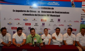 El alcalde fue entrevistado durante el anuncio del encuentro de Ex jugadores de Chivas vs Veteranos de Coatzacoalcos, dentro el marco de los festejos que el sistema DIF Municipal prepara para conmemorar el Día del Niño.