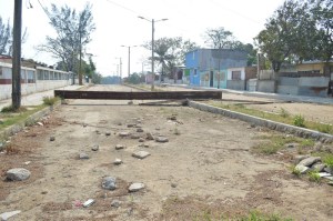 La constructora Raudales, propiedad del ex Secretario de Obras Públicas durante la administración de Marcos Theurel, fue la que dejó inconclusa la obra a pesar que sí cobró el dinero, acusan ex-trabajadores municipales.