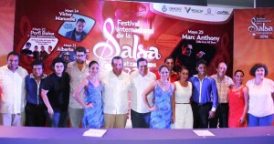 El alcalde Joaquín Caballero con el titular de Sectur, Harry Grappa. Además, autoridades de gobierno municipal y representantes del sector privado.