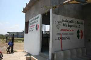 En la zona de pantano de La Alameda ya se han instalado varios asentamientos irregulares: La Esperanza, Ampliación Fertimex, Fidel Herrera Beltrán, a pesar que está prohibido por el plan de ordenamiento ecológico.