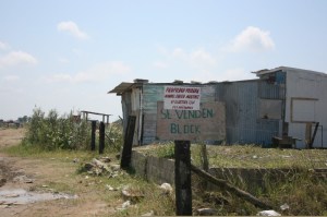 La zona de pantano de La Alameda en Coatzacoalcos es reclamada como propiedad privada por parte Manuel Fausto Martínez, con el número de escritura 3,564 que comprende 111 hectáreas de humedales.