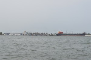 En el puerto de Coatzacoalcos y Pajaritos, se encuentran bajo abrigo en los muelles un total de 19 naves de diversas esloras.