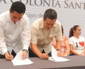 Firma del convenio para regularizar Santa María.