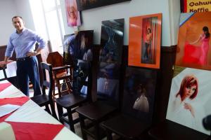 Muchas de sus fotografías han obtenido premios internacionales y forman parte de la Loan Collection.