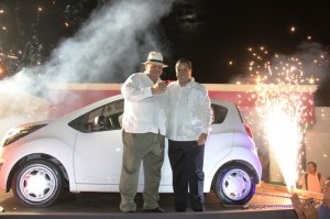 Un profesor fue el afortunado de ganarse un automóvil último modelo.