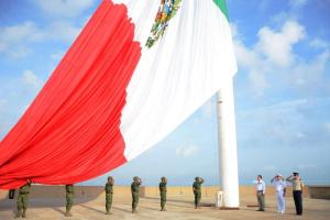 Honores al lábaro patrio.