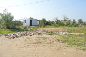 Colonias irregulares como Esmeralda de la Esperanza invadieron el pantano, lo rellenaron con basura y tierra lo que entorpece el flujo de la Laguna La Alameda.
