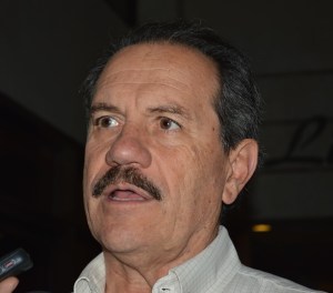 Juan Bueno Torio, diputado federal de extracción panista, en su visita a Coatzacoalcos.