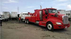 Fue asegurada y llevada por los militares mediante una grúa. Tenía reporte de robo.