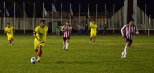 El partido amistoso cautivó la atención del público ante la destreza de sus jugadores de primer nivel.