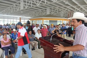 Renato Tronco abandona su trayectoria política, dice, en conferencia de prensa.