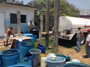 Con pipas abastecerán colonias popular que enfrentan desabasto. Habrá tandeos.