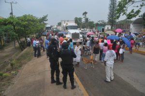 Los manifestantes en Cosoleacaque exigen agua.