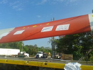 Grandes piezas eólicas prácticamente fueron secuestradas en el bloqueo.