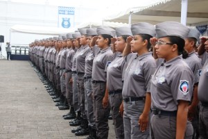 En la nueva policía, también se graduaron mujeres.