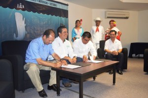 En la firma del convenio.