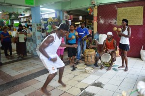 Los centroamericanos viven la fiesta del Mundial Brasil 2014 en Coatzacoalcos. Y aprovechan para pedir apoyos económicos en su travesía a los EUA.