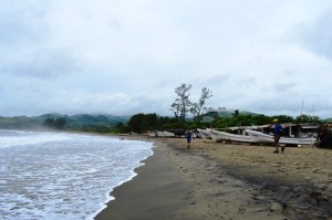 La basura no llega por completo a los litorales de la playa sino se queda en fondos marinos.