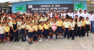 Los alumnos contentos con la ayuda de esta administración municipal.