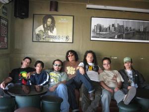 La banda Comuna.-es un grupo de reggae considerado como el mejor ensamble nacional de este género y uno de los mejores de todo el reggae en español.