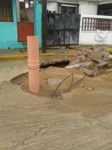 Dejaron un tubo como medida preventiva... desde hace tres meses en colonia Pensiones.