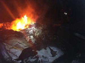 En llamas, luego de su caìda.