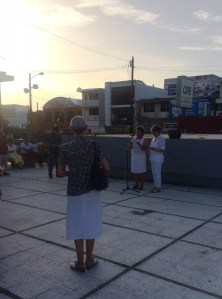 Devotos a la Fe católica, rezan el Rosario para el cese a tanto robo y secuestro.